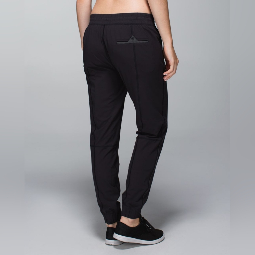 Lululemon Track To Reality II Reflective pants Size 4